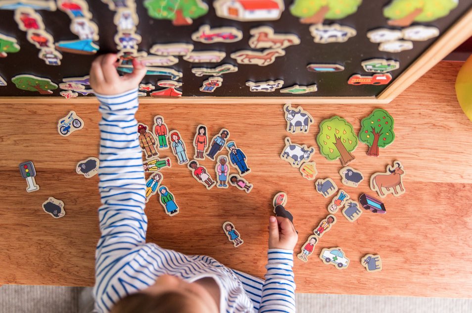 Tell a Story Magnetic Board & Accessories – 75 Piece Storytelling Set