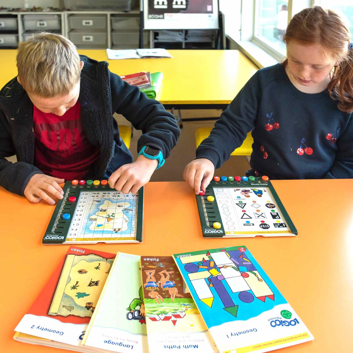 Logico PICCOLO Geometry #1. 16 Double-Sided Self Correcting Cards (6yrs+)