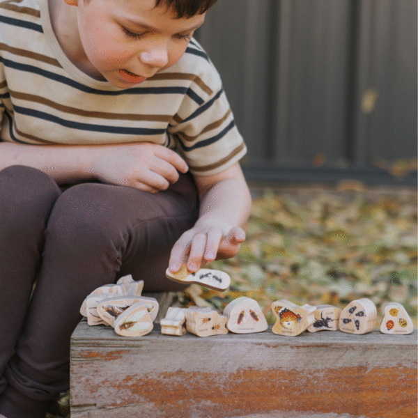 Discovering Minibeasts - The Freckled Frog