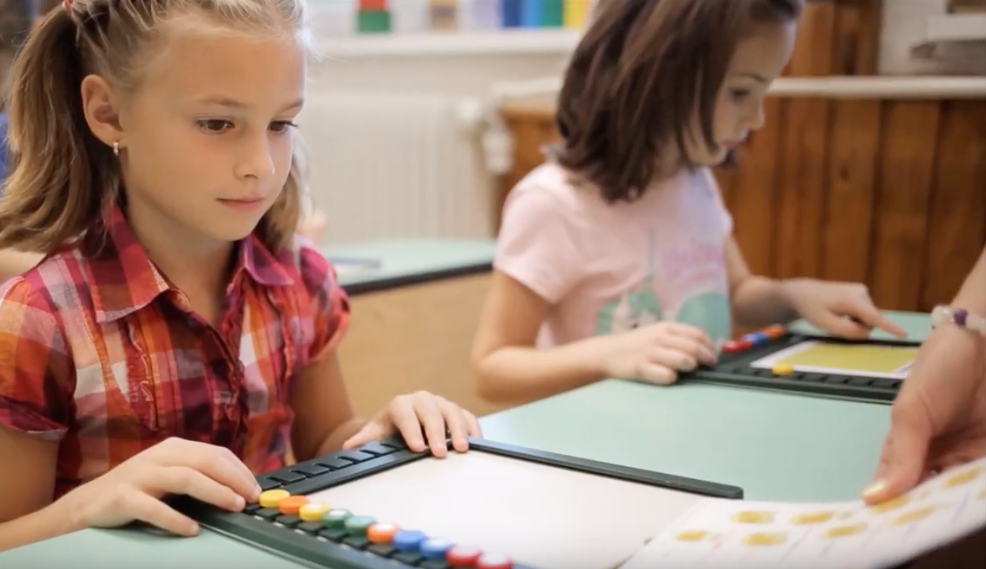 Logico PICCOLO Language Picture Stories 16 Double-Sided Self Correcting Cards (6yrs+)