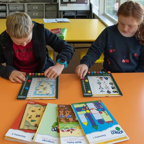 Logico PICCOLO School Readiness Look and Think 16 Double-Sided Self Correcting Cards (5yrs+)