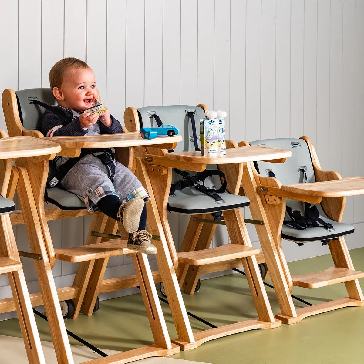 Solid Rubberwood High/Low Chair 5 Point Harness with Insert