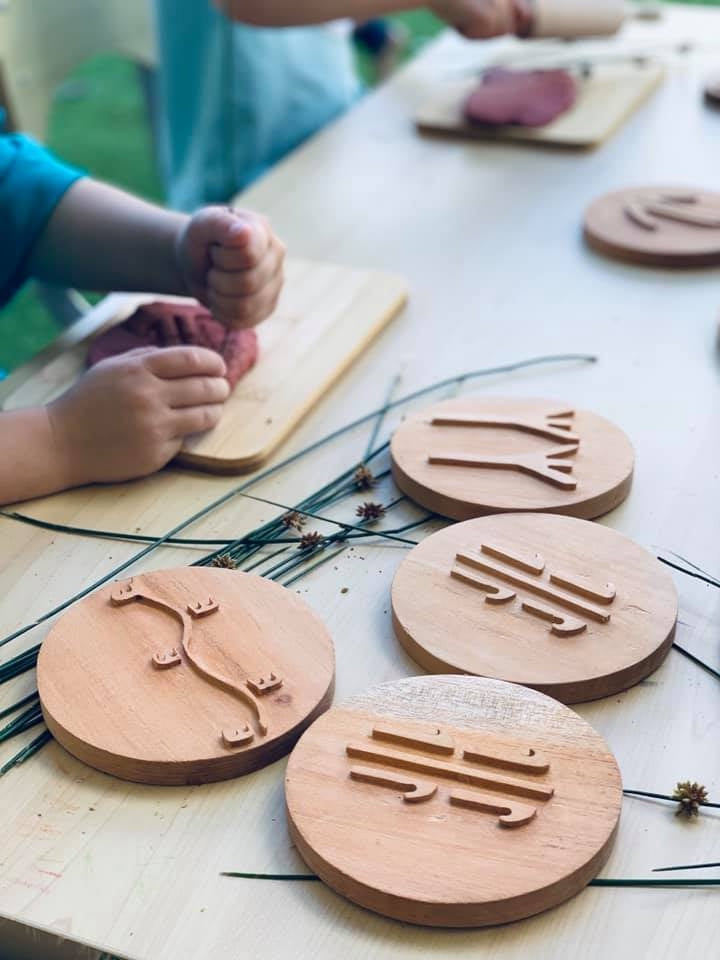 Large Indigenous Tracking Discs in Leather Pouch 5pcs