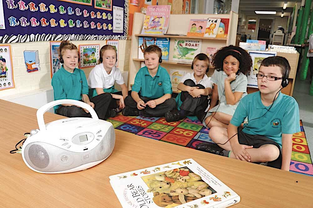 Group Listener CD Player/FM Radio With 6 Headphones