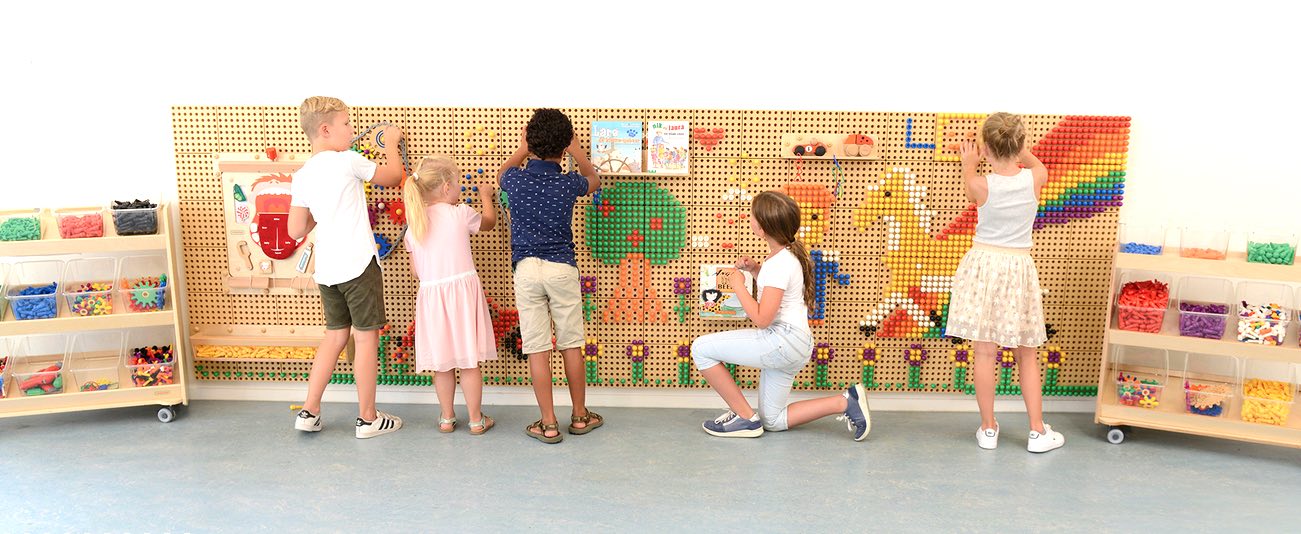 STEM Wall Colour Pegs Set 512pcs