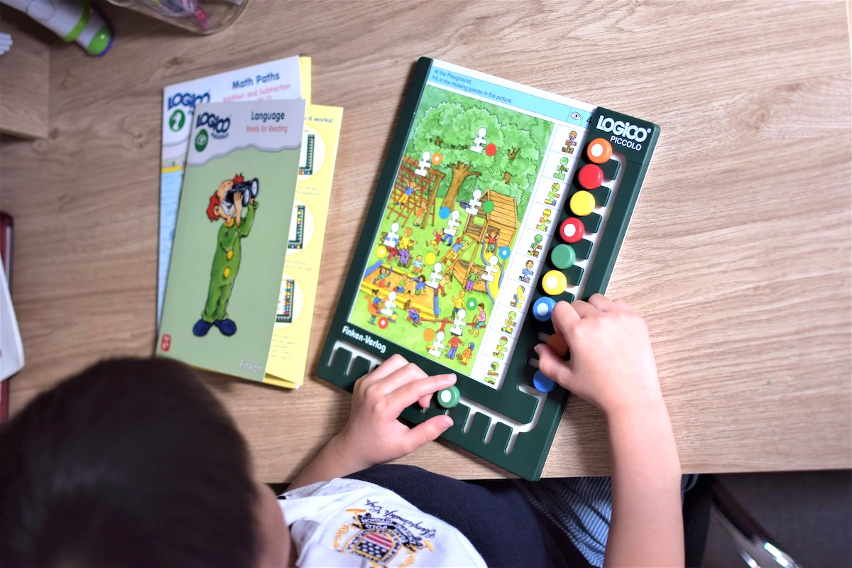 Logico PICCOLO Language Ready For Reading 16 Double-Sided Self Correcting Cards (6yrs+)